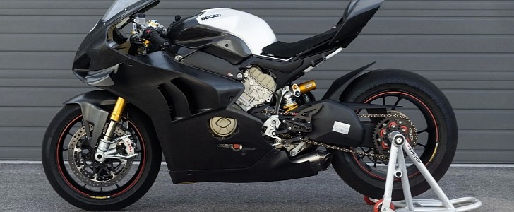 Feel the Speed on the Track with the Panigale V4 Carbon Fiber post thumbnail image