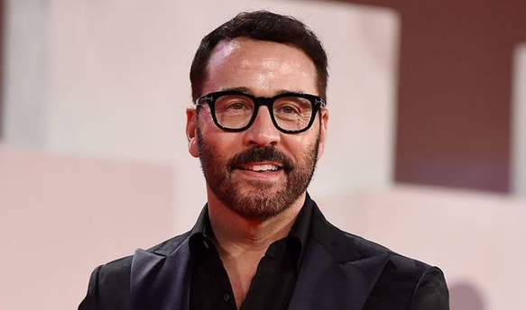 [Jeremy Piven’s Commitment to Supporting Independent Filmmakers and Artists post thumbnail image